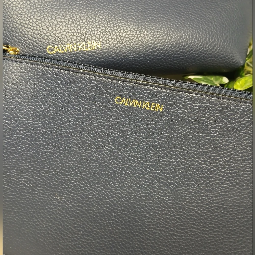 CALVIN KLEIN  Rachel Reversible Tote Bag with Pouch Black/Navy
